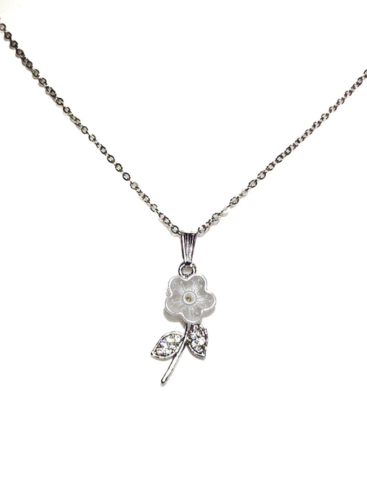 Silver-toned neckles with floral flower pendant-