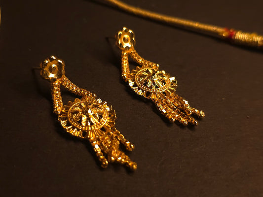 Golden Bloom Necklace with Earrings